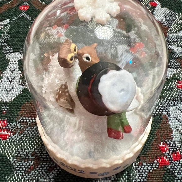 Hallmark Who-o-o Doesn’t Love Snow KOC 2012 - Picture 10 of 12